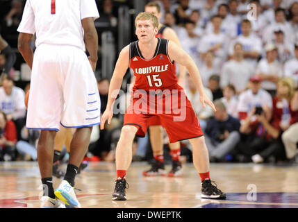 5. März 2014: Louisville Cardinals weiterleiten Tim Henderson #15 bei einer NCAA Basketball-Spiel zwischen der University of Louisville Cardinals und die Southern Methodist University Mustangs im Moody Coliseum in Dallas, TX Louisville besiegte Southern Methodist 84-71 Stockfoto