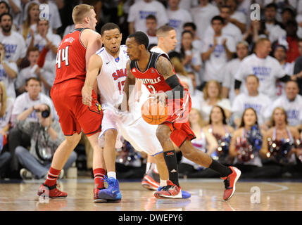 5. März 2014: Louisville Cardinals Wache Russ Smith #2 erzielte 26 Punkte bei einer NCAA Basketball-Spiel zwischen der University of Louisville Cardinals und die Southern Methodist University Mustangs im Moody Coliseum in Dallas, TX Louisville besiegte Southern Methodist 84-71 Stockfoto