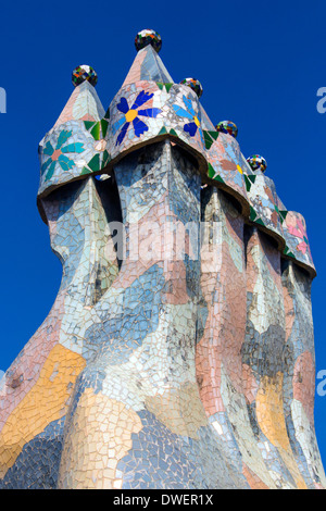 Gaudi-Schornstein auf dem Dach der Casa Batllo - Eixample Viertel - Barcelona - Region Katalonien Spanien Stockfoto