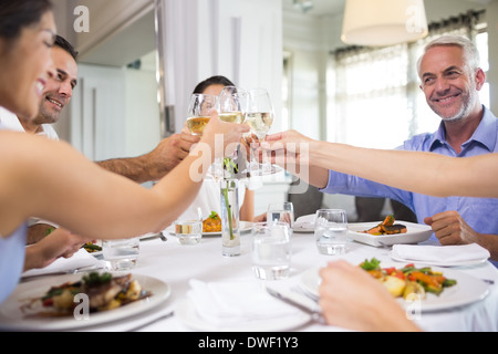 Geschäftskollegen Toasten Weingläser Stockfoto