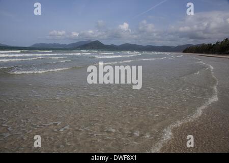 20. Februar 2014 - ANAMBAS-Inseln, Indonesien - 7. März 2014: Ein Blick auf Padang Melang Strand von Anambas-Inseln in Indonesien. Die Anambas-Inseln liegen zwischen Singapur und die Natuna-Inseln im Südchinesischen Meer, Anambas war einer von Asiens Top fünf tropische Inselparadiese wählen. (Kredit-Bild: © Sijori Images/ZUMAPRESS.com) Stockfoto