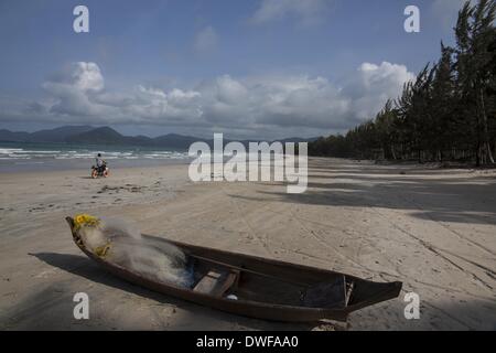 20. Februar 2014 - ANAMBAS-Inseln, Indonesien - 7. März 2014: Ein Blick auf Padang Melang Strand von Anambas-Inseln in Indonesien. Die Anambas-Inseln liegen zwischen Singapur und die Natuna-Inseln im Südchinesischen Meer, Anambas war einer von Asiens Top fünf tropische Inselparadiese wählen. (Kredit-Bild: © Sijori Images/ZUMAPRESS.com) Stockfoto