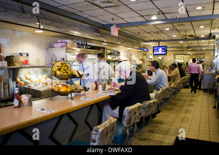 Eines der typischen Restaurants in der Umgebung von Chelsea. Die New Yorker Viertel Midtown und Chelsea erfüllen die meisten Klassiker Stockfoto