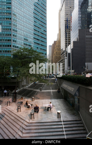 Im unteren Teil der Citigroup Center ist ein perfekter Platz für einen Snack-Caferías, und auch die lutherische Kirche von St. Peter Stockfoto