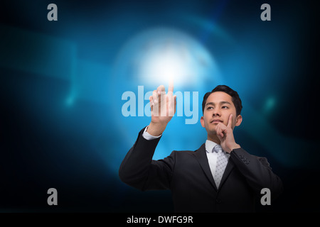 Asiatische Geschäftsmann auf Licht Stockfoto