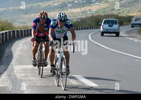 Radfahren auf der Straße. The Circus Mafate gehört zu den 3 großen Klapper älteste Vulkan auf der Insel Reunion. Stockfoto