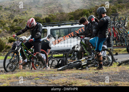 Downhill Mountainbiken in den Bergen und Mafate Maido.Mafate The Circus ist eines der 3 großen zusammenbricht, die älteste Stockfoto