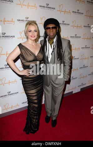 New York, NY, USA. 6. März 2014. Nancy Hunt, Nile Rodgers im Ankunftsbereich für Hammerstein Ballroom, New York, NY, wir sind Familie Foundation 2014 Feier Gala 6. März 2014. Bildnachweis: Eric Reichbaum/Everett Collection/Alamy Live-Nachrichten Stockfoto