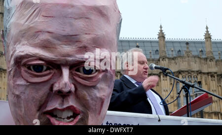 London, UK. 7. März 2014. Nigel Lithman QC mit Modell der Äsche Credit: Rachel Megawhat/Alamy Live News Stockfoto