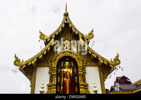 Buddha-Statue mit Kapelle der Tempel in Thailand Chiangrai Stockfoto