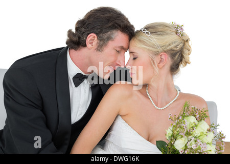 Frisch vermählte Paar mit Kopf an Kopf Stockfoto