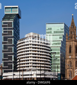 Eine Mischung aus alten und modernen Architektur in der Stadt von Liverpool im Nordwesten Englands im Vereinigten Königreich. Stockfoto