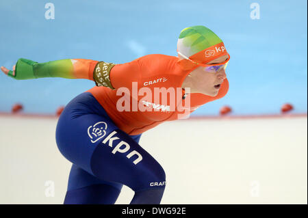 Inzell, Deutschland. 7. März 2014. Niederländische Eisschnellläuferin Ireen Wuest gewinnt die Frauen 1500 Meter während der Eisschnelllauf-WM im Max Aicher Arena in Inzell, Deutschland, 7. März 2014. Foto: ANDREAS GEBERT/Dpa/Alamy Live-Nachrichten Stockfoto