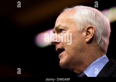 National Harbor, Maryland, USA. 7. März 2014. Texanischen Senator John Corryn spricht bei einer Adresse Delegierten bei konservativen politischen Aktion Konferenz (CPAC). Alamy/Trevor Collens. Stockfoto