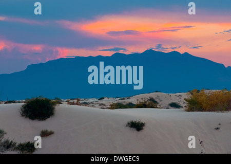 White Sands National Monument bei Sonnenuntergang, New Mexico, USA Stockfoto