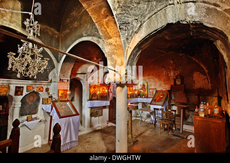 Im Inneren der Kirche des Klosters Agios Demetrios (Avgo) Ermionida Gemeinde, Argolis (Argolis), Peloponnes, Griechenland. Stockfoto