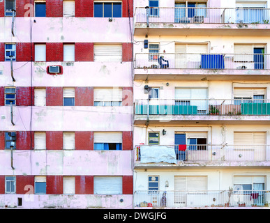 Fassaden von zwei Armen Mehrfamilienhäuser in La Boca Nachbarschaft von Buenos Aires Stockfoto
