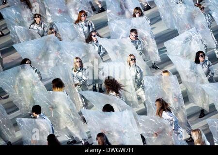 Sotschi, Russland. 7. März 2014. Eine Szene von der Eröffnungszeremonie der 11. Paralympischen Winterspiele in Sotschi im Fisht Stadion. Bildnachweis: Mauro Ujetto/NurPhoto/ZUMAPRESS.com/Alamy Live-Nachrichten Stockfoto