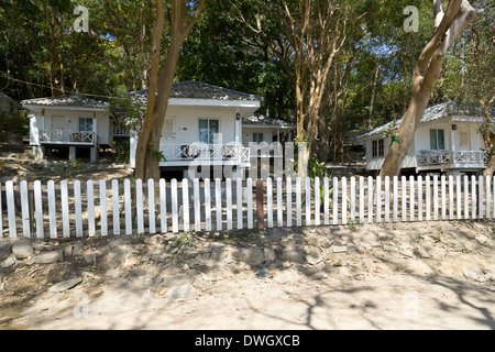 Beach Bungalow am Ao Phai Bucht auf Ko Samet, Thailand Stockfoto
