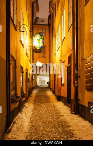 Yxsmedsgränd, ein schmalen gepflasterten Gässchen in Gamla Stan, die Altstadt von Stockholm, Schweden Stockfoto