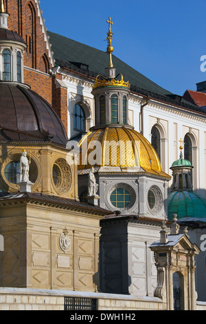 Die königliche Kathedrale auf dem Wawel-Hügel auf dem Gelände des Schloss Wawel in Krakau in Polen Stockfoto