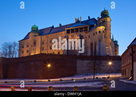 Das Königsschloss auf dem Wawel-Hügel in der Stadt Krakau in Polen Stockfoto