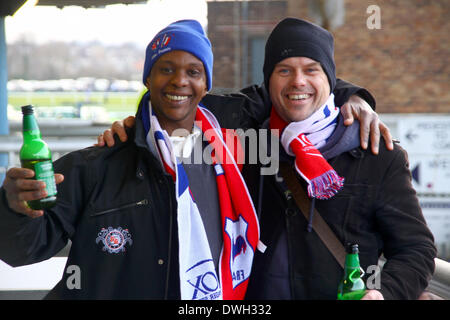 Edinburgh, Schottland. 8. März 2014. Französische Fans anreisen für RBS 6 Nations zwischen Schottland und Frankreich im Murrayfield Stadium, Edinburgh Match © Action Plus Sport/Alamy Live News Stockfoto