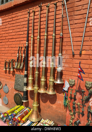 Buddhistische Tempel Hörner auf einem Markt in der Nähe der Bouddhanath Tempel in Kathmandu, Nepal. Stockfoto