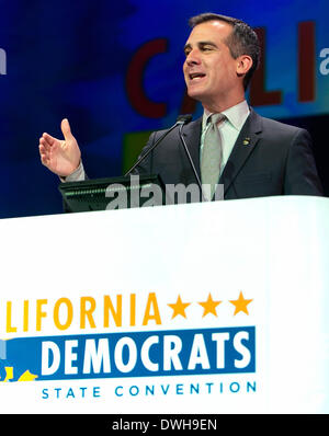 Los Angeles, Kalifornien, USA. 8. März 2014. Los Angeles Bürgermeister ERIC GARCETTI spricht bei der Generalversammlung am zweiten Tag des dreitägigen Kalifornien Demokraten State Convention im Los Angeles Convention Center. Bildnachweis: Brian Cahn/ZUMAPRESS.com/Alamy Live-Nachrichten Stockfoto