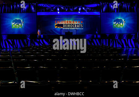 Los Angeles, Kalifornien, USA. 8. März 2014. Halle B des Los Angeles Convention Center vor Beginn der Generalversammlung am zweiten Tag des dreitägigen Kalifornien Demokraten State Convention im Los Angeles Convention Center. Bildnachweis: Brian Cahn/ZUMAPRESS.com/Alamy Live-Nachrichten Stockfoto