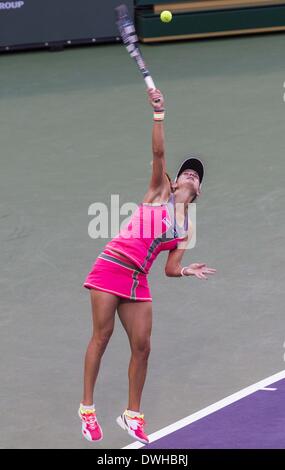 Los Angeles, Kalifornien, USA. 8. März 2014. Julia Goerges, von Deutschland, ist in einer zweiten Vorrundenspiel bei der BNP Paribas Open Tennisturnier gegen Maria Sharapova, Russlands, Samstag, 8. März 2014, in Indian Wells, California. Bildnachweis: Ringo Chiu/ZUMAPRESS.com/Alamy Live-Nachrichten Stockfoto