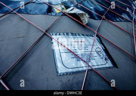 Melbourne, Victoria, Australien. 9. März 2014. 9. März 2014: Container des Red Bull Racing Teams warten auf die 2014 Australian Formula One Grand Prix im Albert Park in Melbourne, Australien ausgepackt werden. Sydney Low/Cal Sport Media/Alamy Live-Nachrichten Stockfoto