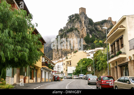 Cazorla, Jaen, Andalusien, Spanien. Yedra Burg im Hintergrund Stockfoto