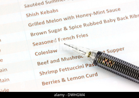 Closeup mechanischen Bleistift Punkt Meal Planner Graph. Stockfoto