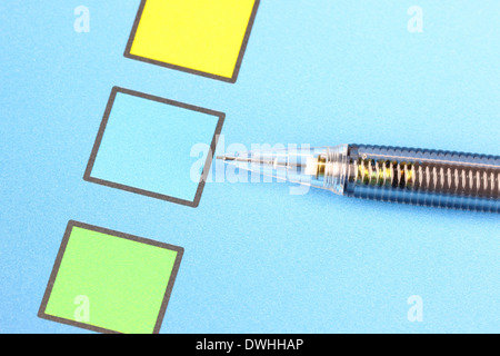 Closeup mechanischen Bleistift Punkt, blaue Checkbox. Stockfoto