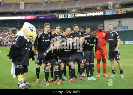 Washington DC, USA. 8. März 2014. RFK Stadium, DC United eröffnet die Saison gegen Columbus Crew. Columbus Crew besiegt DC United 3-0. Tore von Columbus Crew Frederico Higuain #10 (zwei Tore) & Jairo Arrietto #19. Bildnachweis: Khamp Sykhammountry/Alamy Live-Nachrichten Stockfoto