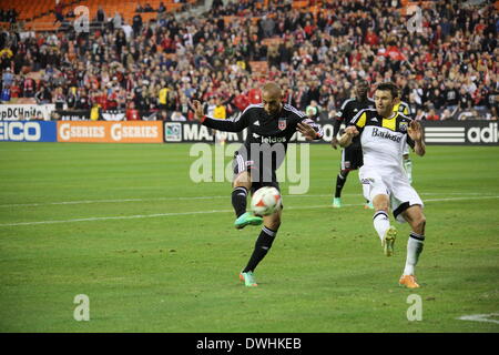 Washington DC, USA. 8. März 2014. RFK Stadium, DC United eröffnet die Saison gegen Columbus Crew. Columbus Crew besiegt DC United 3-0. Tore von Columbus Crew Frederico Higuain #10 (zwei Tore) & Jairo Arrietto #19. Bildnachweis: Khamp Sykhammountry/Alamy Live-Nachrichten Stockfoto