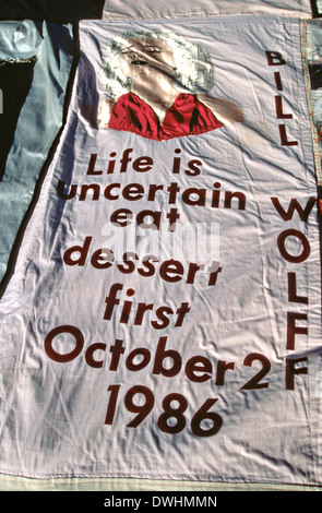 Nahaufnahme von einem Panel auf der AIDS Memorial Quilt, die entlang der National Mall 12. Oktober 1996 in Washington, DC verteilt wurde. Stockfoto