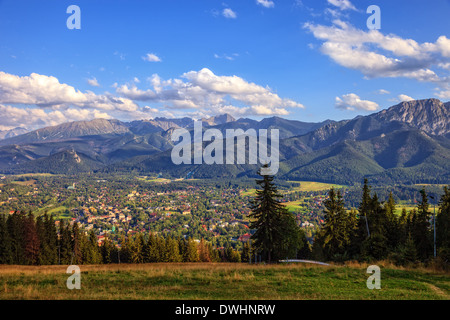 Blick vom Gubalowka auf die bekanntesten Berge in Polen. Stockfoto