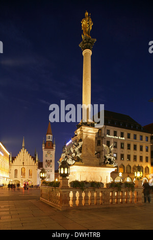 Die Mariensaule oder Marias Spalte (1638), Altes Rathaus bzw. Altes Rathaus, Marienplatz, München, Deutschland. Stockfoto