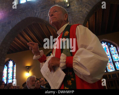 Bronxville, New York, USA, 9. März 2014.  Das rechte Reverend Gene Robinson, ehemaliger Bischof der Diözese von New Hampshire der Episkopalkirche der USA, liefert eine temperamentvolle Predigt für den ersten Sonntag in der Fastenzeit in der Christ Church in dem Dorf Bro Stockfoto