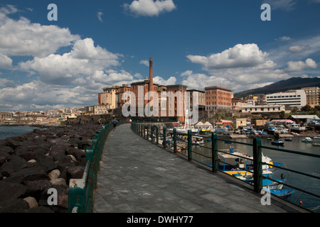 Torre Del Greco (Napoli, Italien) - ein Blick auf den Hafen Stockfoto