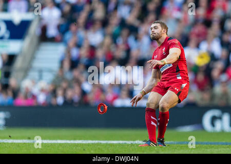 London, UK. 9. März 2014. Wales-Verteidiger Leigh HALFPENNY in Aktion während der RBS 6 Nations-Spiel zwischen England und Wales im Twickenham Stadion Credit treten: Action Plus Sport/Alamy Live News Stockfoto