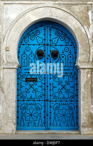 Nordafrika, Tunesien, Sidi Bou Said. Typische traditionelle Tür. Stockfoto