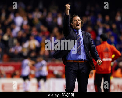 Valencia, Spanien. 9. März 2014. Valencia CF Cheftrainer Juan Antonio Pizzi feiert das Tor von Paco Alcacer während der La Liga-Spiel zwischen Valencia CF und athletische Bibao im Mestalla-Stadion, Valencia © Action Plus Sport/Alamy Live News Stockfoto