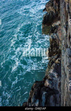 Ponta Sol alte Werft, auf der Insel Madeira, vor dem Sonnenaufgang. Stockfoto