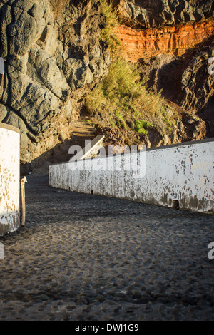 Ponta Sol alte Werft, auf der Insel Madeira, vor dem Sonnenaufgang. Stockfoto