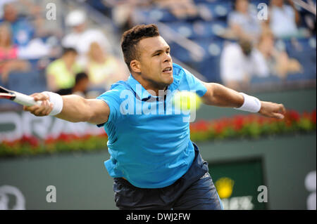 Indische Brunnen, Kalifornien, USA. 9. März 2014, Indian Wells, Kalifornien: [9] Jo-Wilfried Tsonga (FRA) in Aktion gegen Julien Benneteau (FRA) während der BNP Paribas Open in Indian Wells Tennis Garden in Indian Wells, Kalifornien John Green/CSM/Alamy Live News Stockfoto