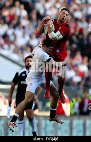 London, UK. 9. März 2014. 9. März 2014 - London, Vereinigtes Königreich - England Jonny Mai und Wales' Alex Cuthbert - RBS 6 Nations - England Vs Wales - Twickenham Stadium - London - 03.09.2014 - Pic Charlie Forgham-Bailey/Sportimage. © Csm/Alamy Live-Nachrichten Stockfoto