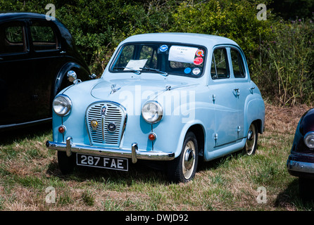 Austin A35 kleine Limousine aus den 1950er Jahren auf einer englischen Stockfoto